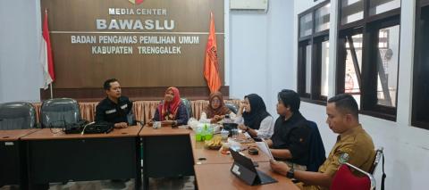 Konsolidasi Demokrasi bersama Majelis Daerah (MD) Korps Alumni Himpunan Mahasiswa Islam (KAHMI) Trenggalek