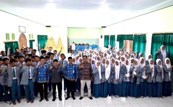 Ketua Bawaslu Trenggalek, saat menghadiri undangan sebagai Narasumber di MAN 1 Trenggalek
